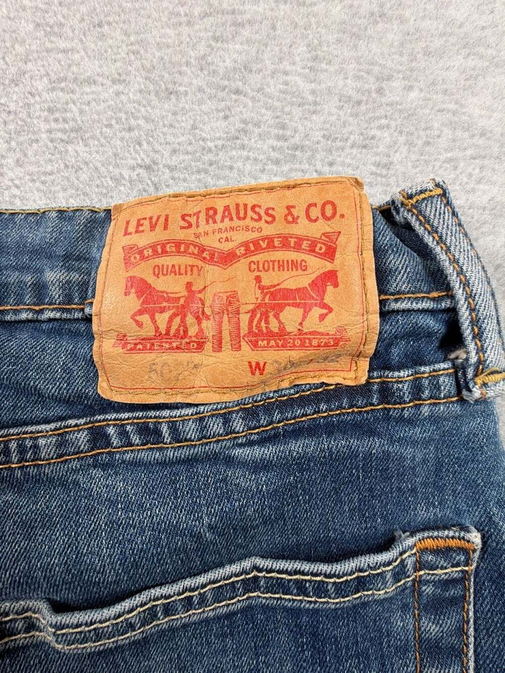 Levi's 514 Straight Leg Medium Wash Denim Jeans - Picture 10 of 11